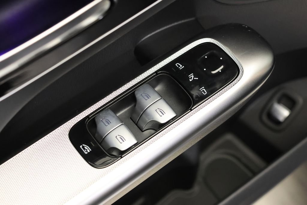 Used 2026 Black Mercedes-Benz GLC 300 image 29