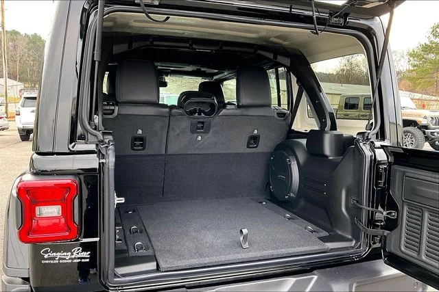 New 2026 Black Clear-Coat Exterior Paint Jeep Sahara image 16