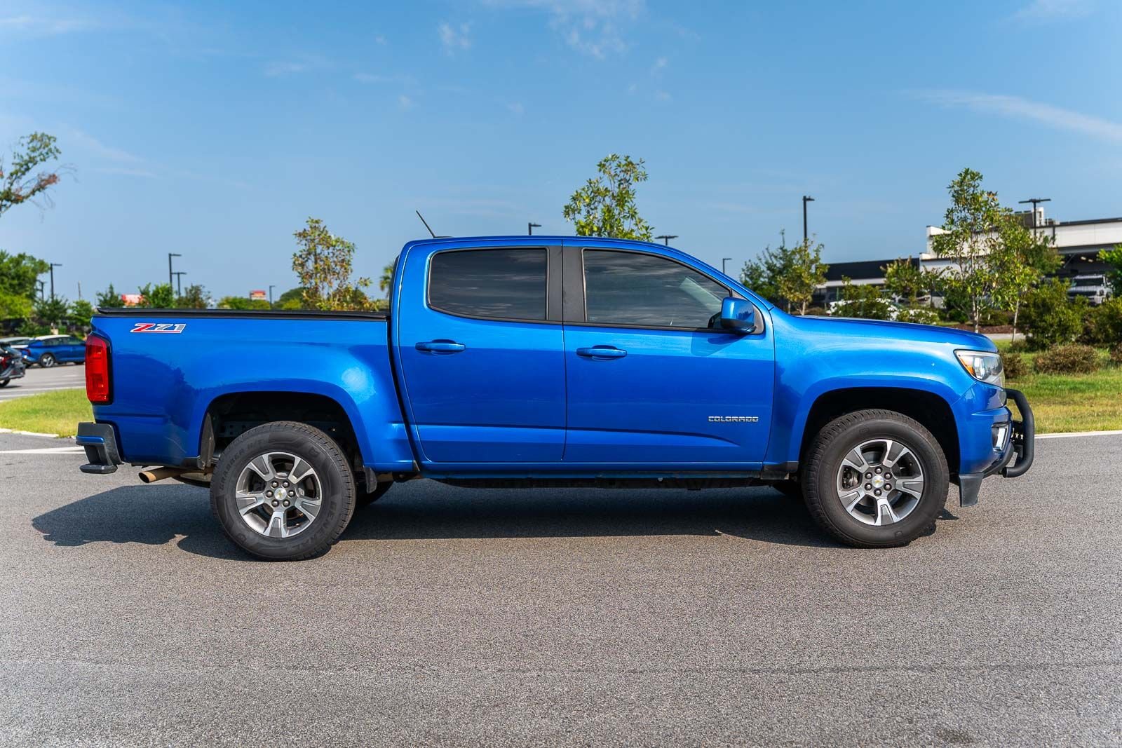 Used 2018 Blue Chevrolet Z71 image 8