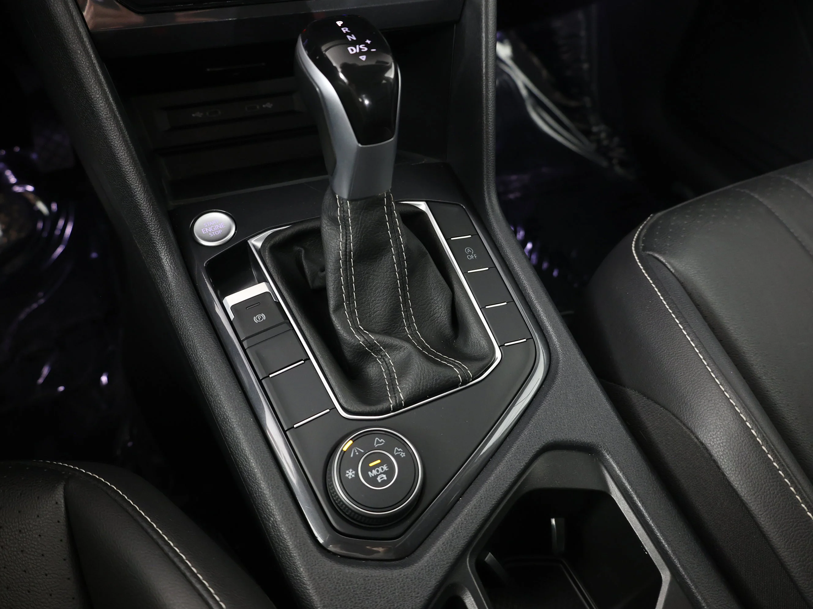 2024 Volkswagen Tiguan SE - Photo 17