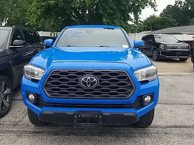 Used 2020 Blue Toyota SR5 image 6