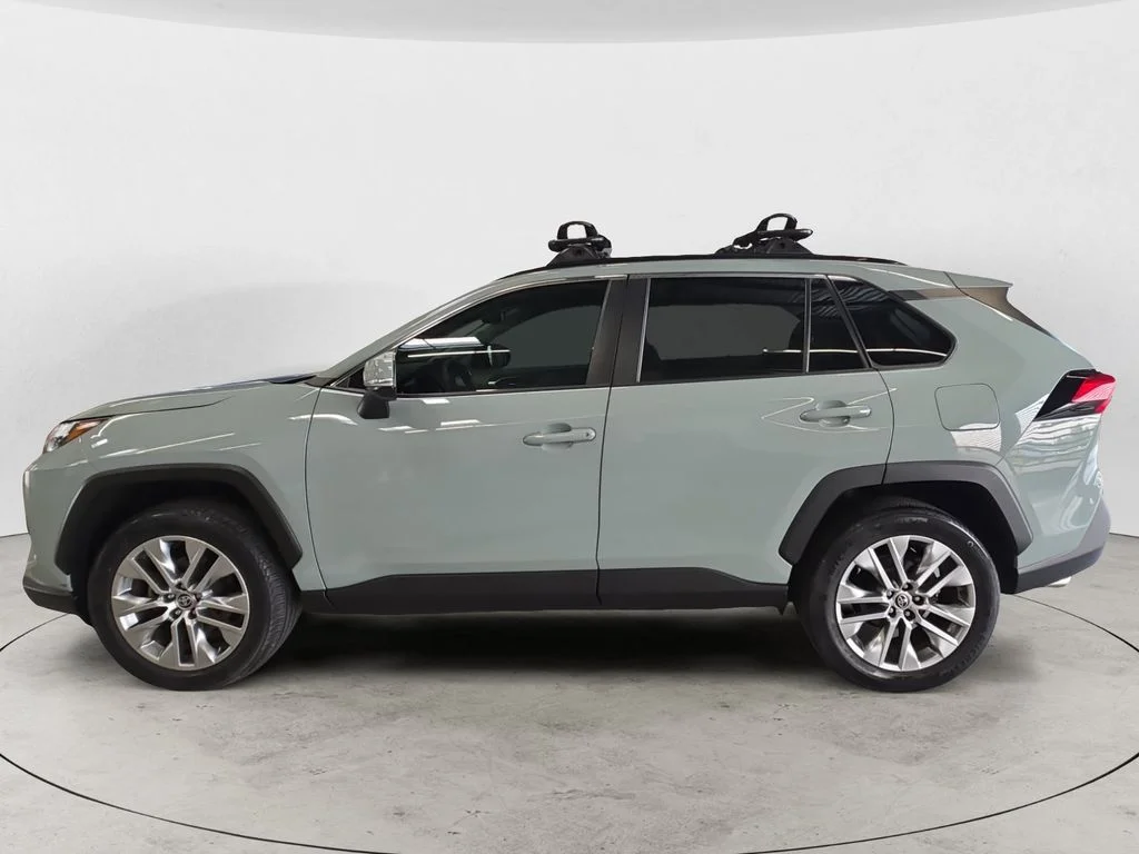Used 2022 Gray Toyota XLE Premium image 8