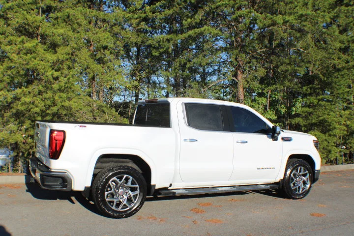 Certified Used 2026 Glacier White Tricoat GMC SLT image 2