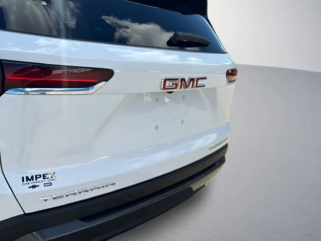 New 2027 Summit White GMC Elevation image 33