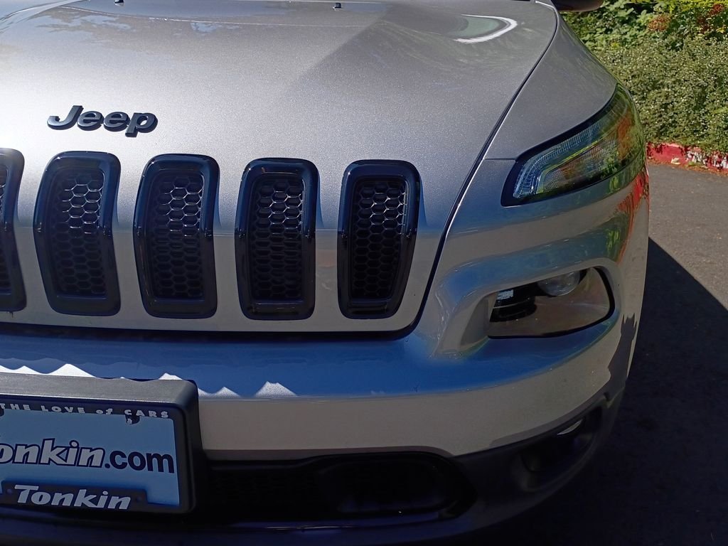 Used 2018 Billet Silver Metallic Clearcoat Jeep Latitude image 10