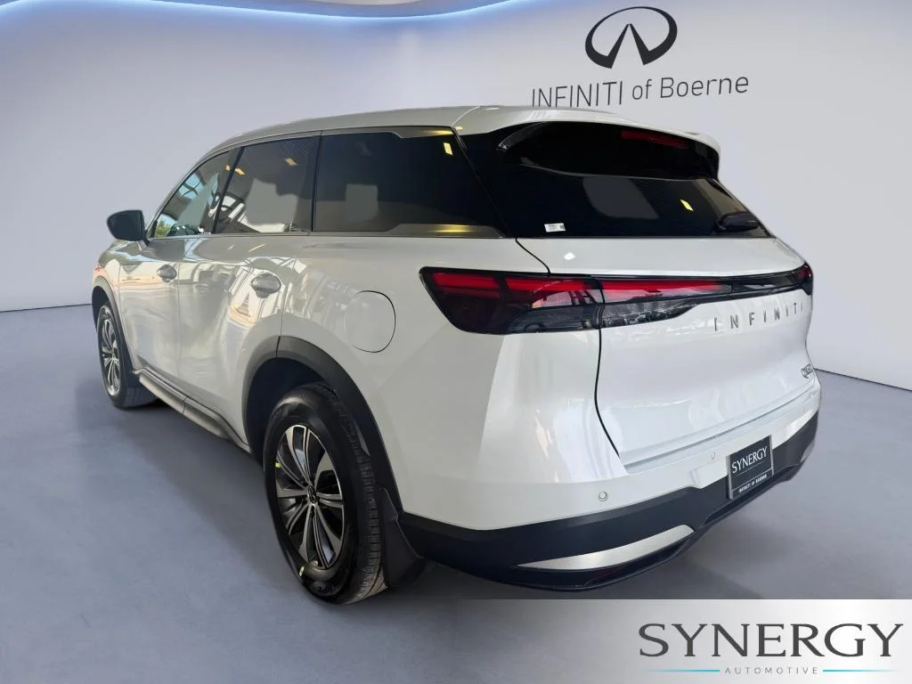 New 2027 RADIANT WHITE INFINITI Pure FWD image 7