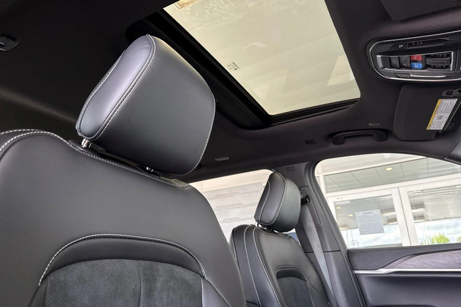 New 2026 Baltic Gray Metallic Clear-Coat Exterior Paint Jeep Laredo Altitude image 17