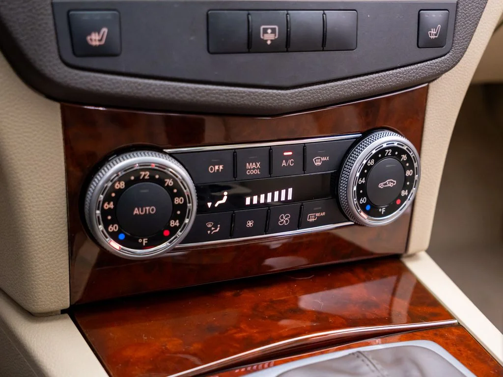 Used 2011 Beige Mercedes-Benz C 300 image 31
