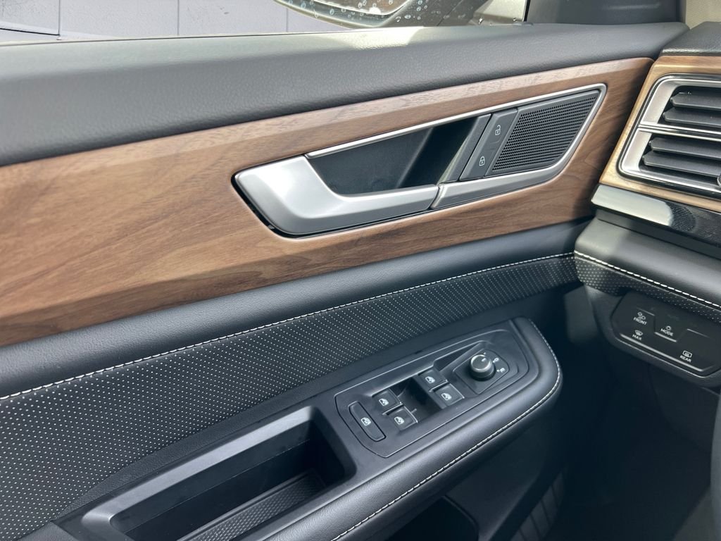2025 Volkswagen Atlas SE - Photo 12