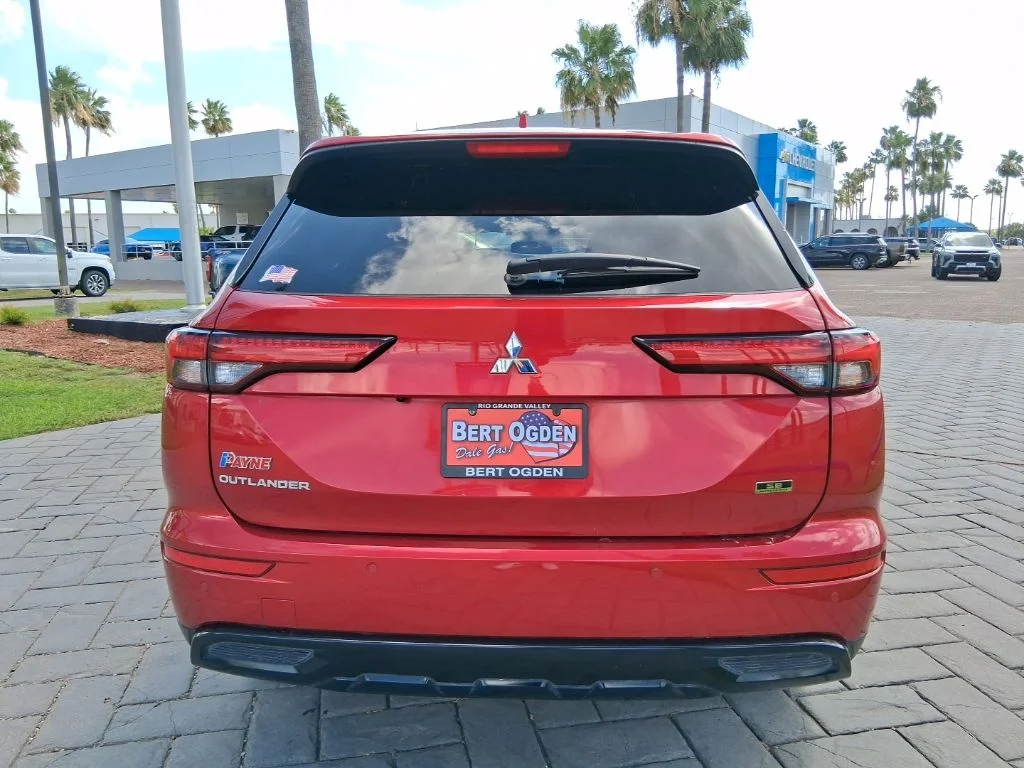 Used 2024  Mitsubishi SE image 6