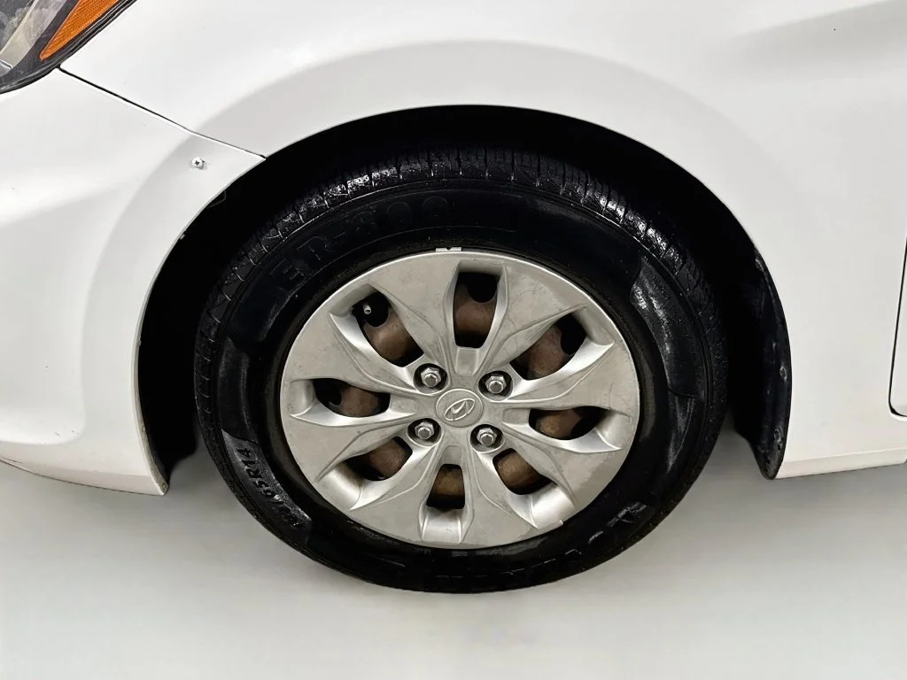 Used 2016 White Hyundai SE image 35
