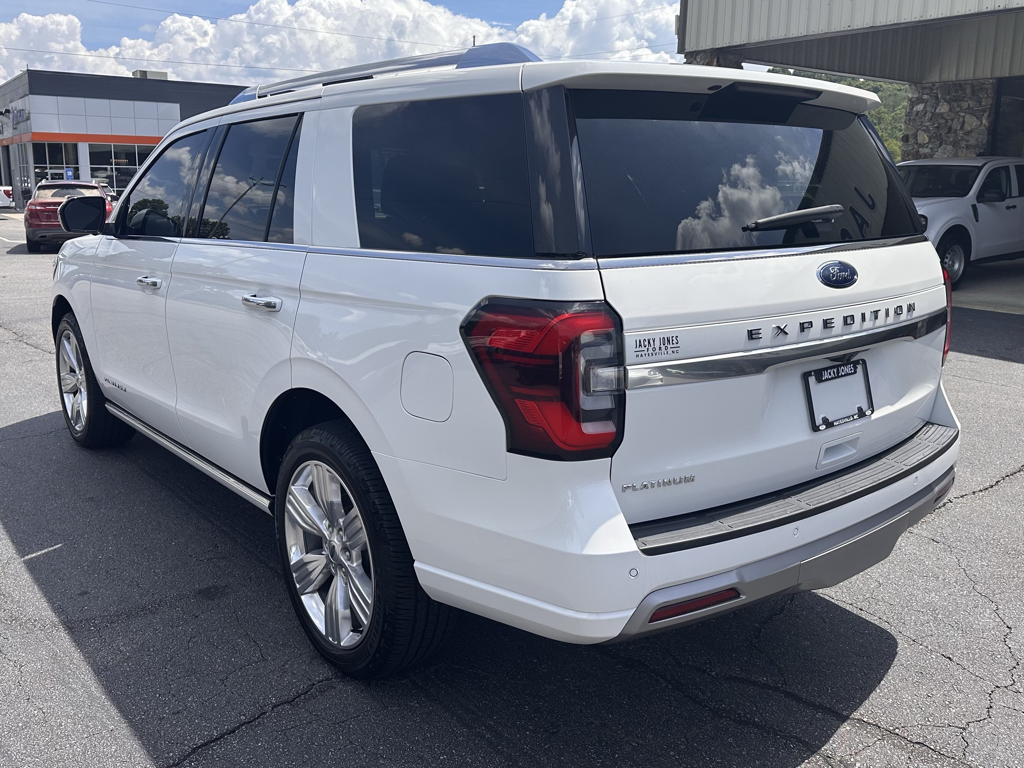 Certified Used 2022 Star White Metallic Tri-Coat Ford Platinum image 8