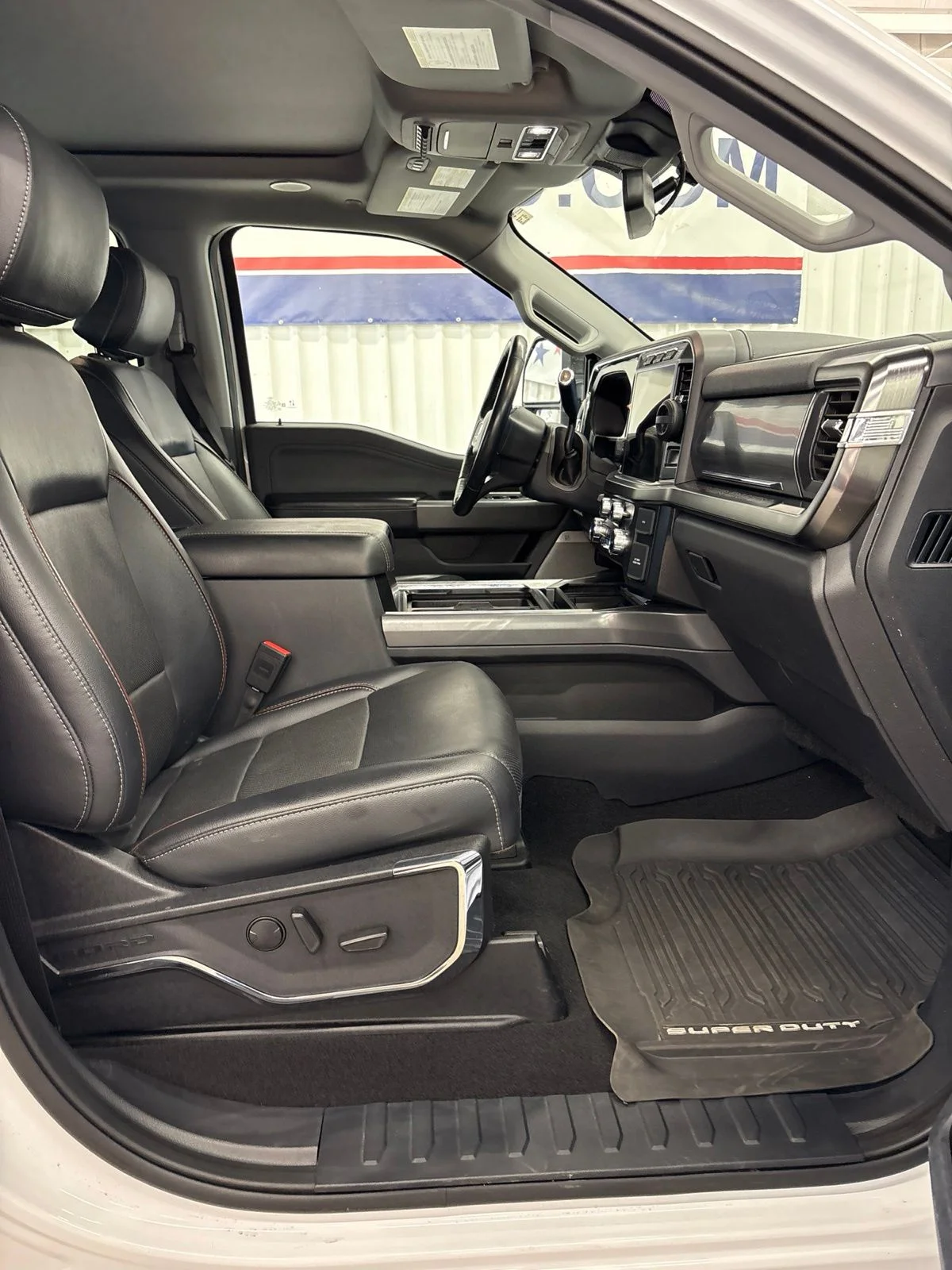 Used 2024 Oxford White Ford Lariat image 21
