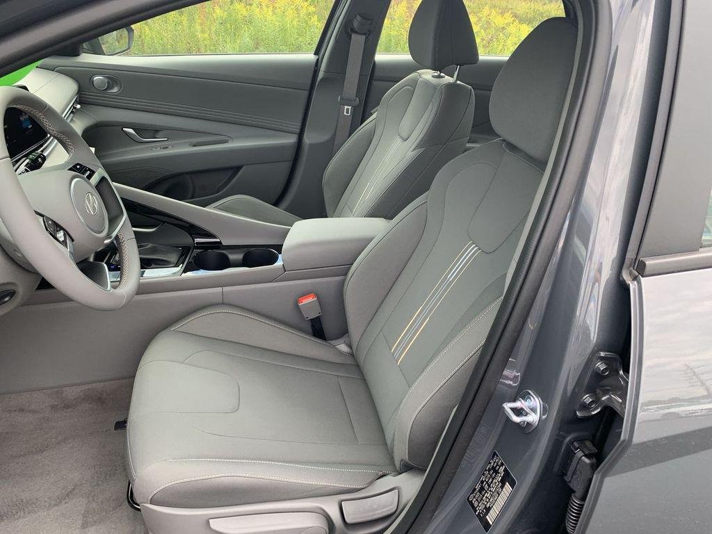 2025 Hyundai Elantra Blue - Photo 11