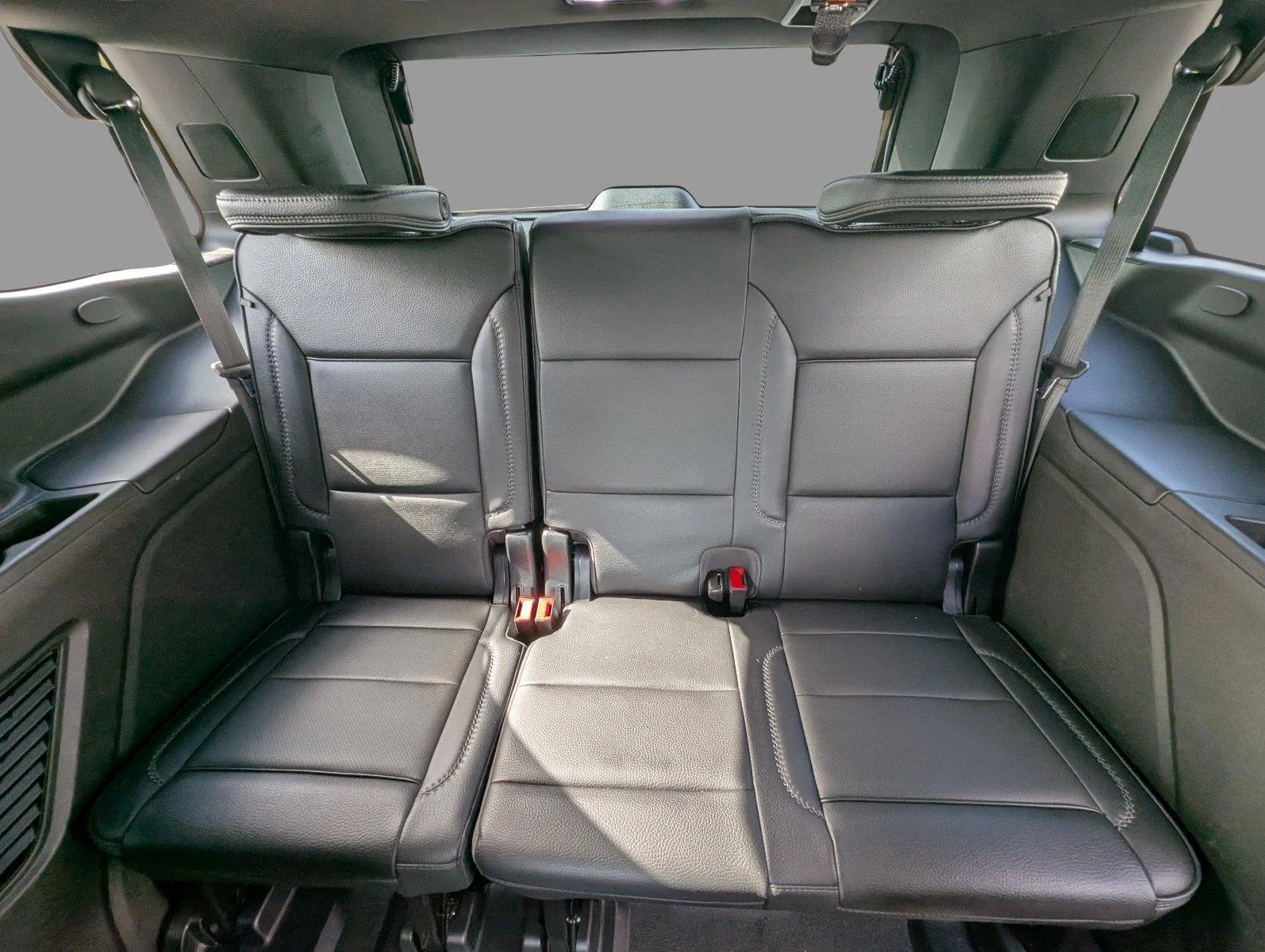 Used 2023 STERLING METALLIC GMC Denali image 32