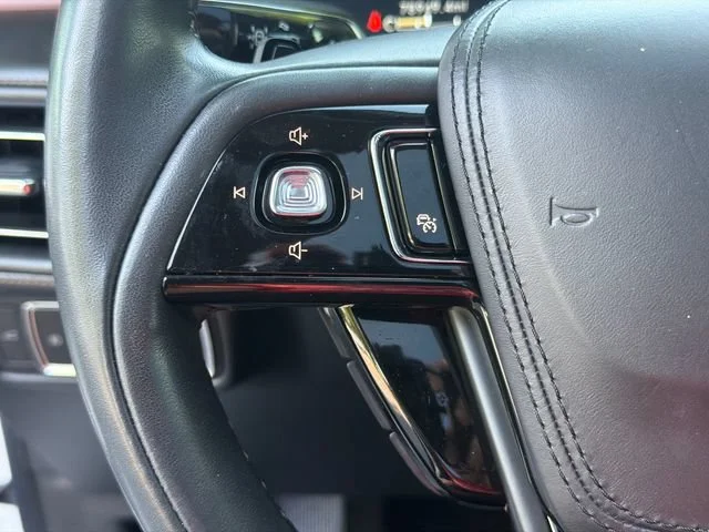 Used 2021 White Lincoln Reserve image 25