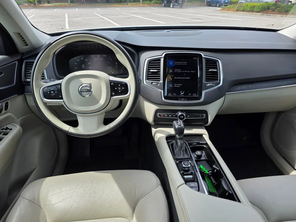 Used 2020 White Volvo T5 Momentum 7 Passenger image 27