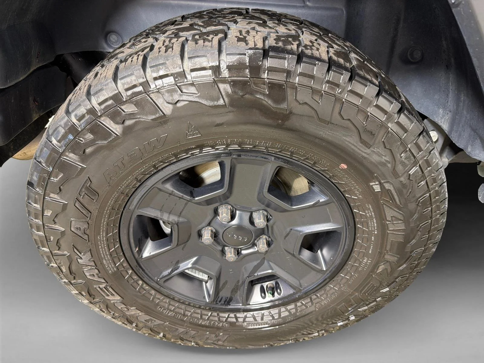 Used 2024 Green Jeep Sahara image 17