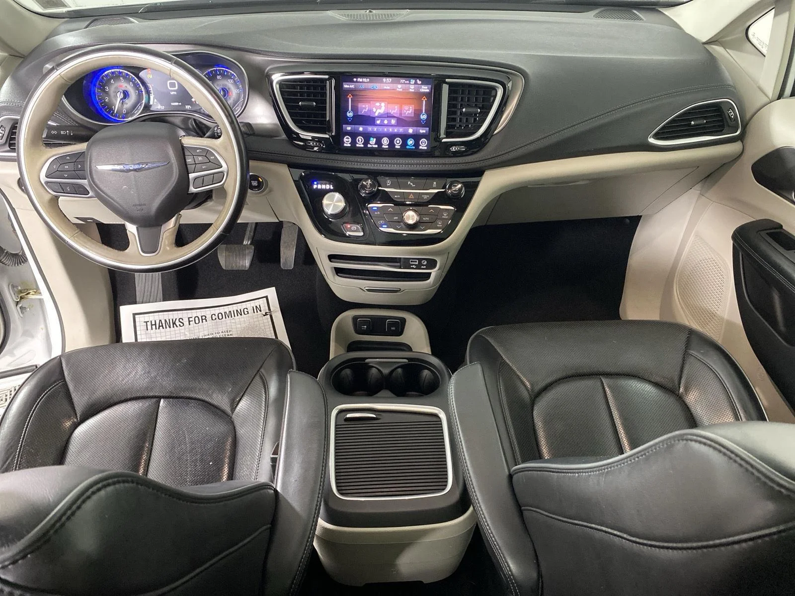 Used 2019 Bright White Clearcoat Chrysler Limited image 30