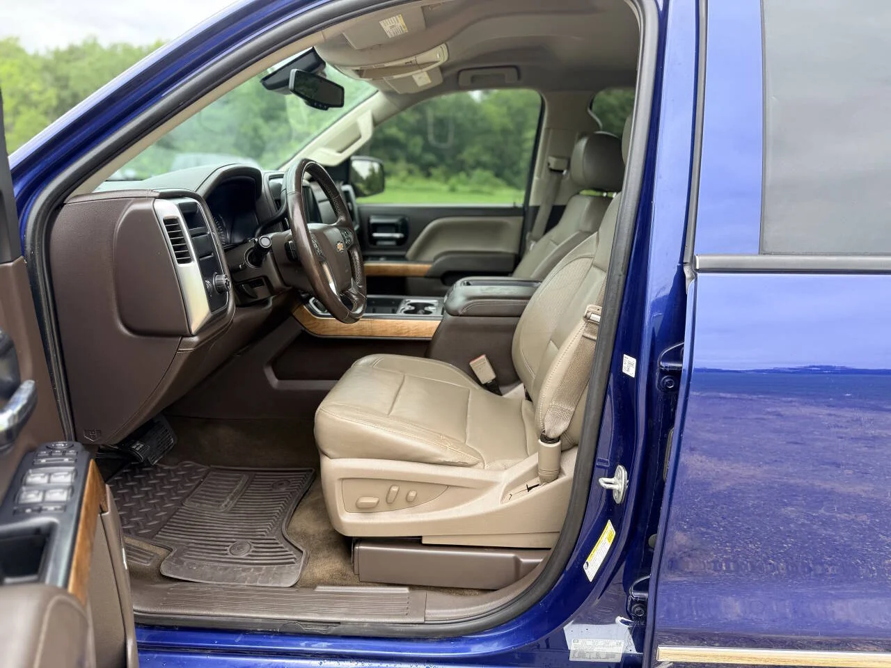 Used 2014 Blue Chevrolet LTZ Z71 4x2 4dr Crew Cab 5.8 ft. SB image 13
