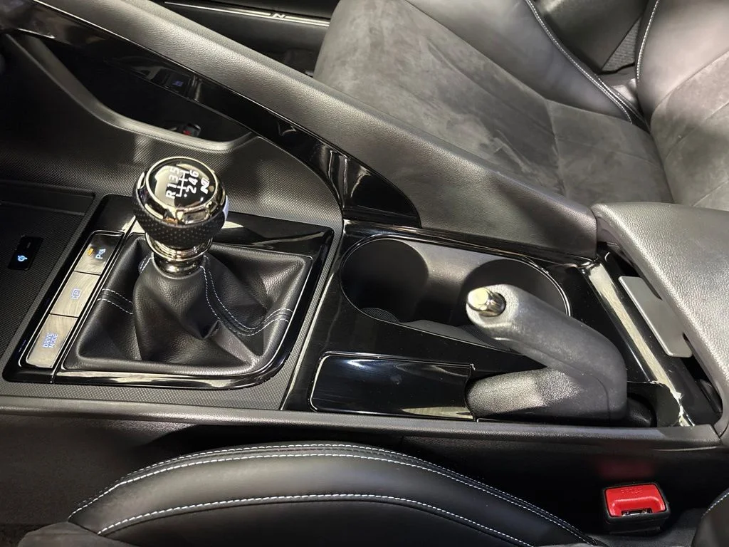 Used 2025 Black Hyundai Base image 43