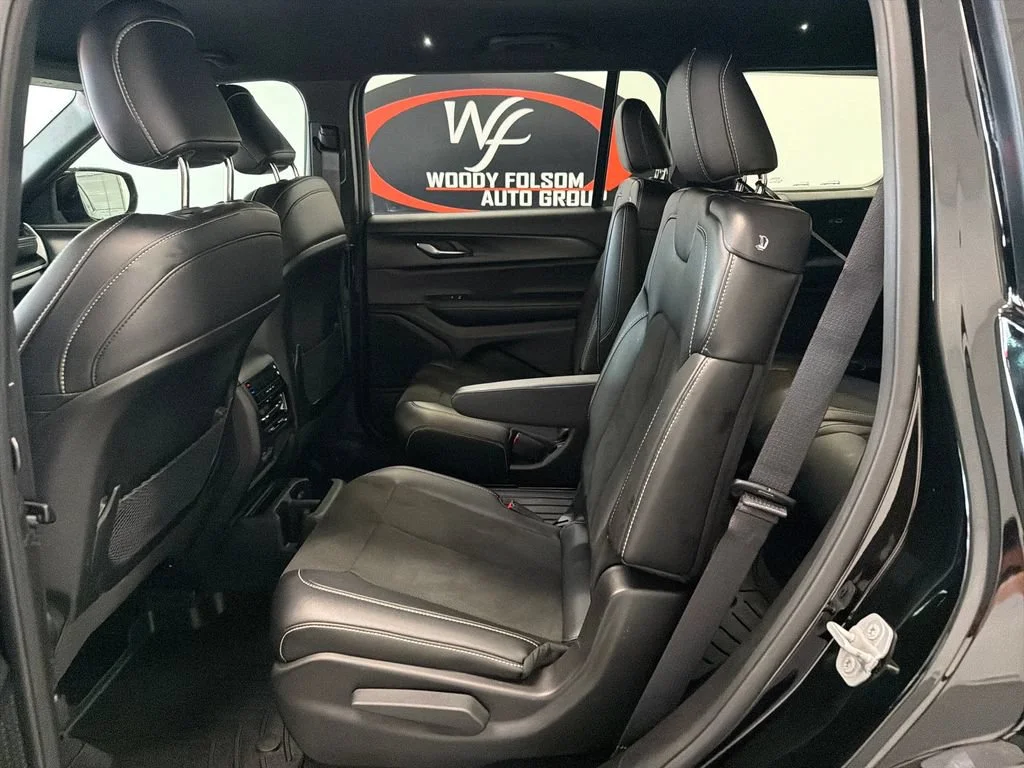 Used 2025 Diamond Black Cry Jeep Altitude image 15