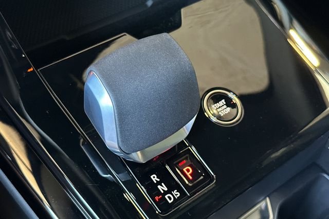 New 2026 Fuji White Land Rover SE image 21