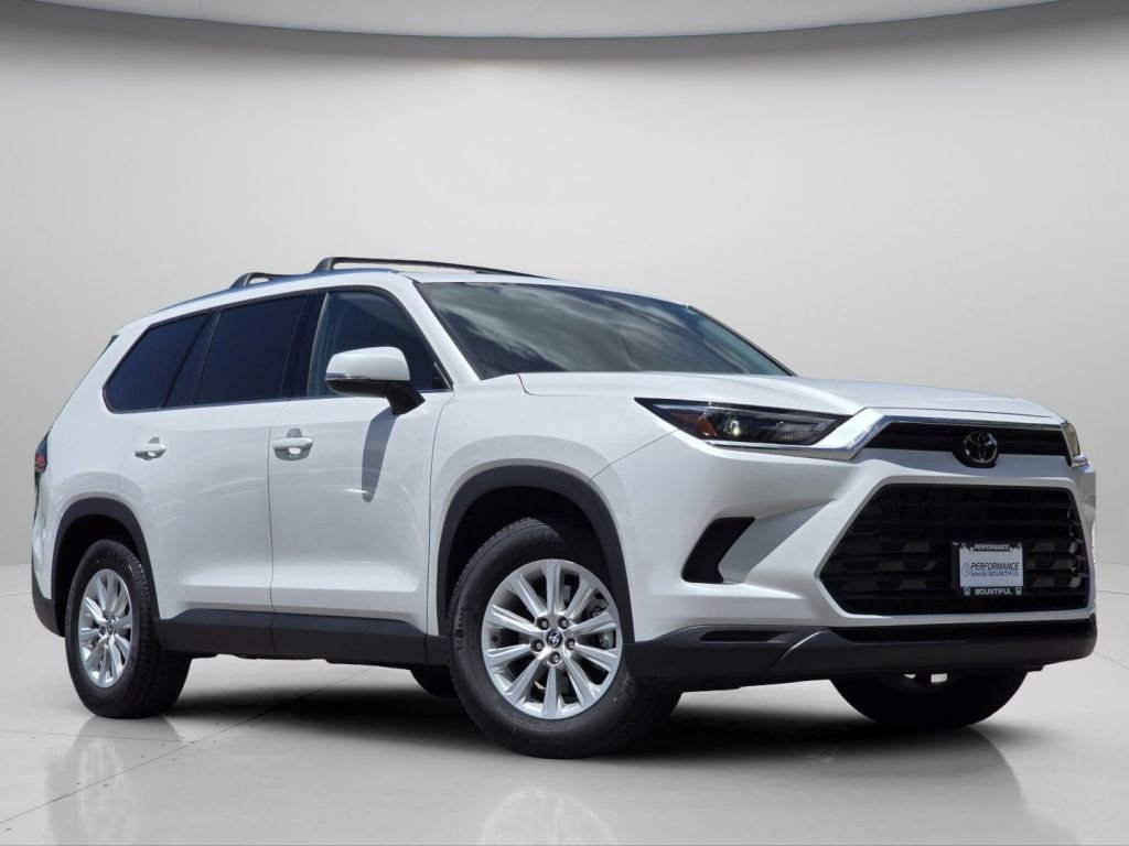 Used 2024 Wind Chill Pearl Toyota XLE image 2