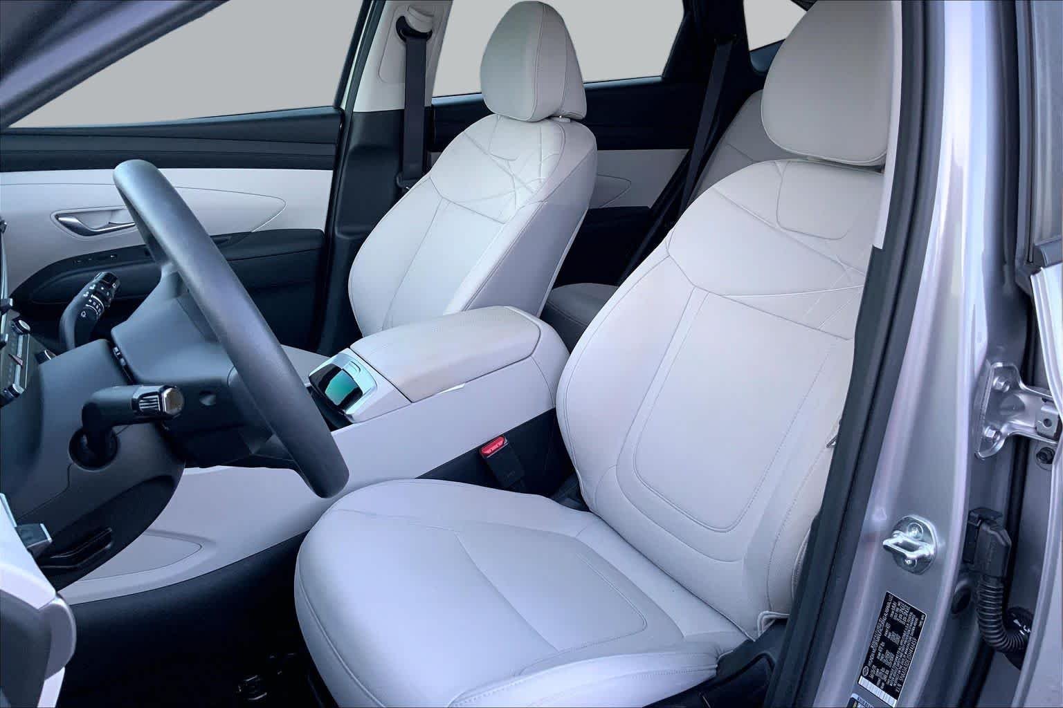 Used 2025 Shimmering Silver Hyundai SE image 7