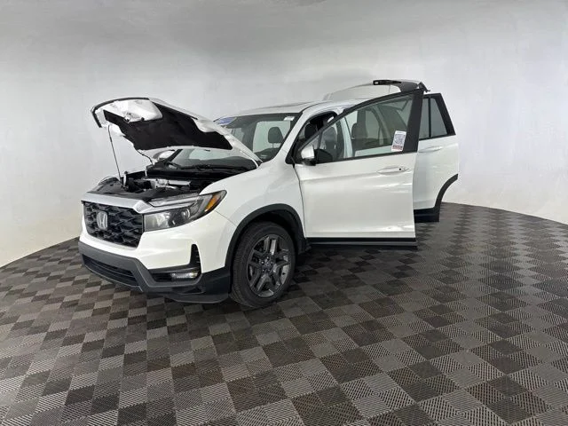 Used 2023 White Honda EX-L image 13