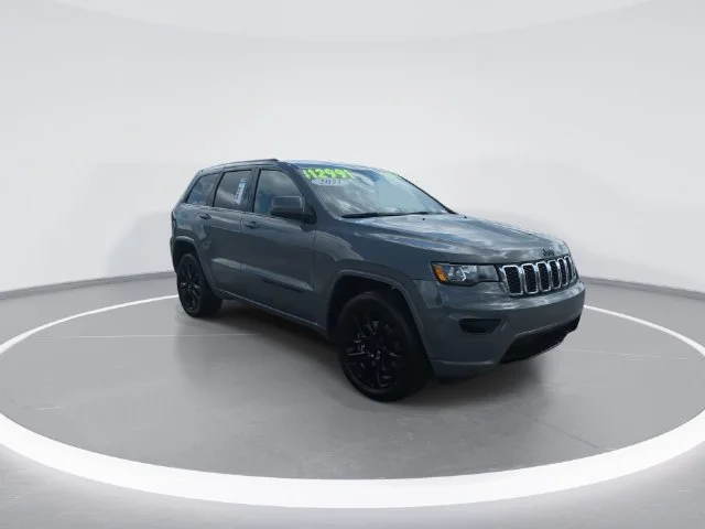 Used 2021 Gray Jeep Laredo X image 2