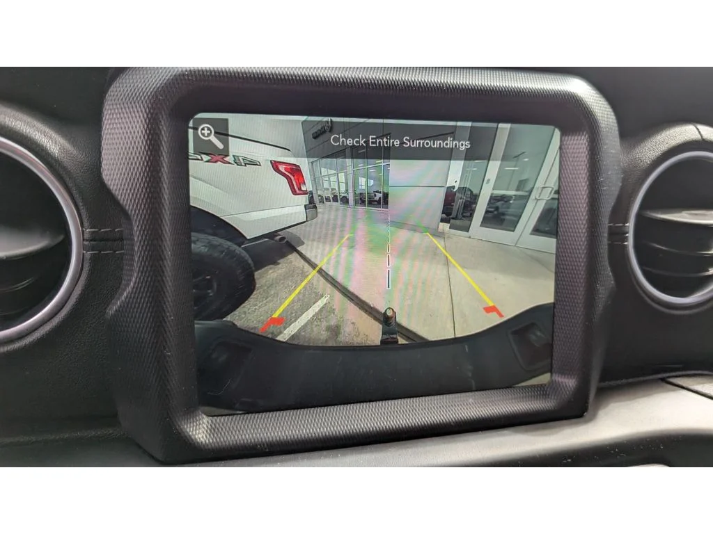 Used 2021 Snazzberry Pearlcoat Jeep Overland image 25
