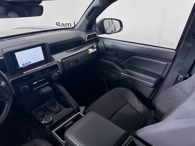 Used 2026  Toyota SR5 image 21