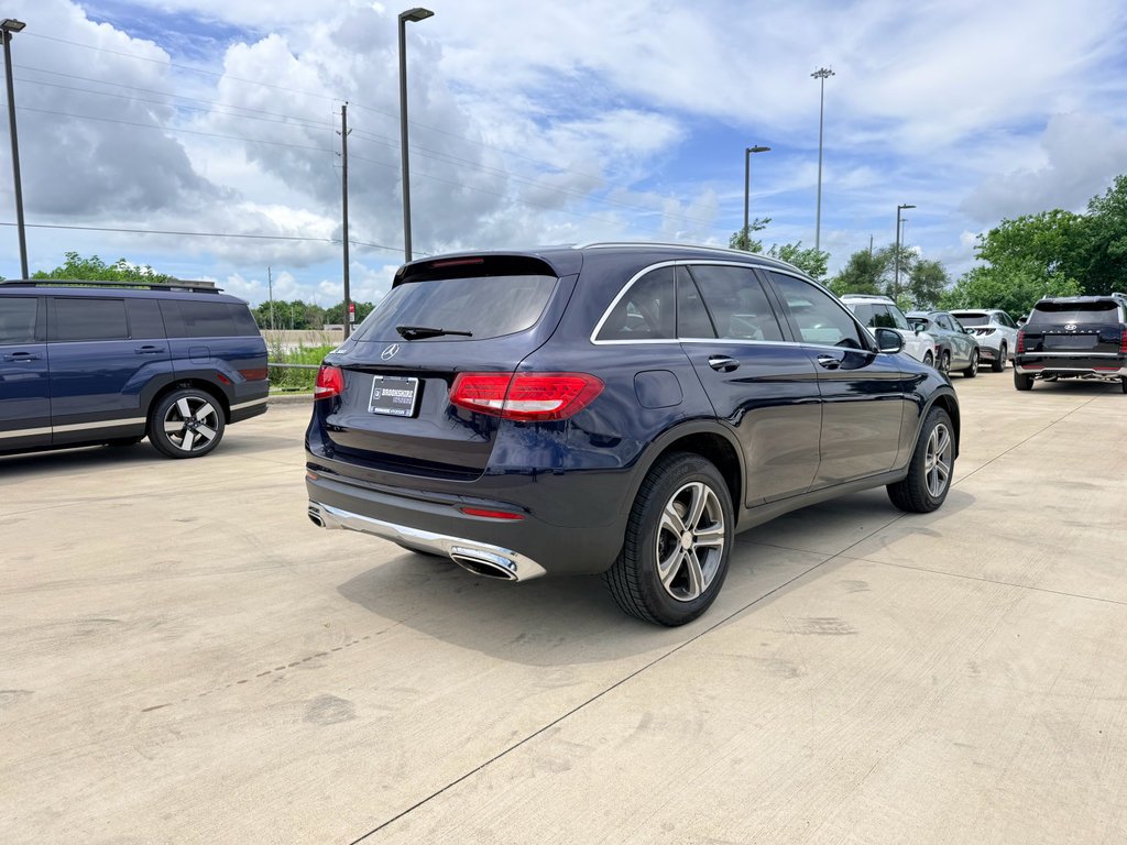 Used 2016 Lunar Blue Metallic Mercedes-Benz 300 image 7