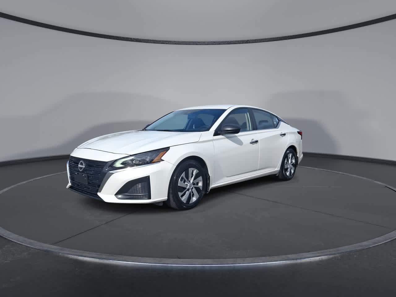 Certified Used 2024 Glacier White Nissan 2.5 S image 4