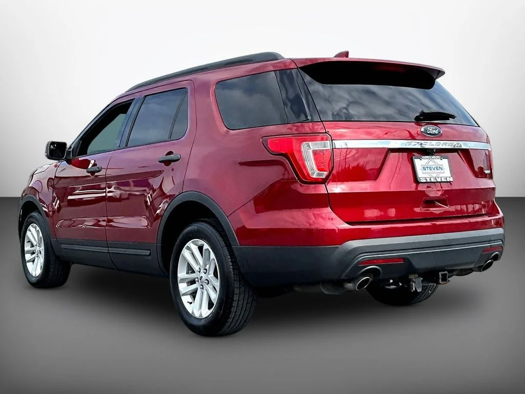 Used 2016 Red Ford Base image 4