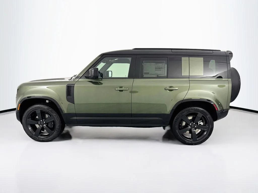 New 2026 Woolstone Green Land Rover X-Dynamic SE image 8