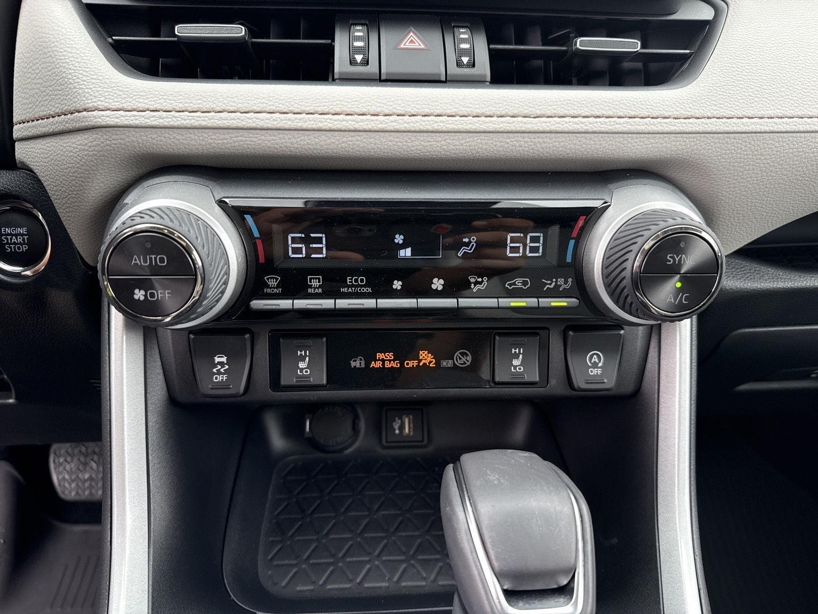 Used 2025 Silver Sky Metallic Toyota XLE Premium image 20