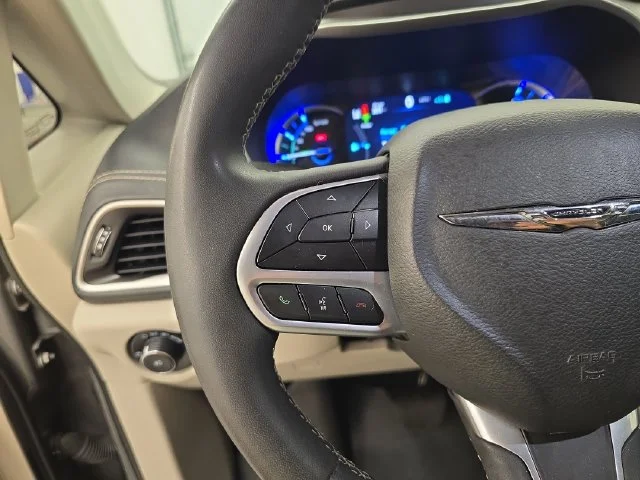 Used 2022 Ceramic Gray Clearcoat Chrysler Touring L image 34