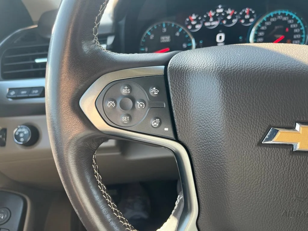 Used 2019 IRIDESCENT PEARL TRICOAT Chevrolet Premier image 17