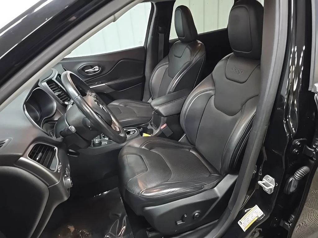 Used 2019 Black Jeep Limited image 30