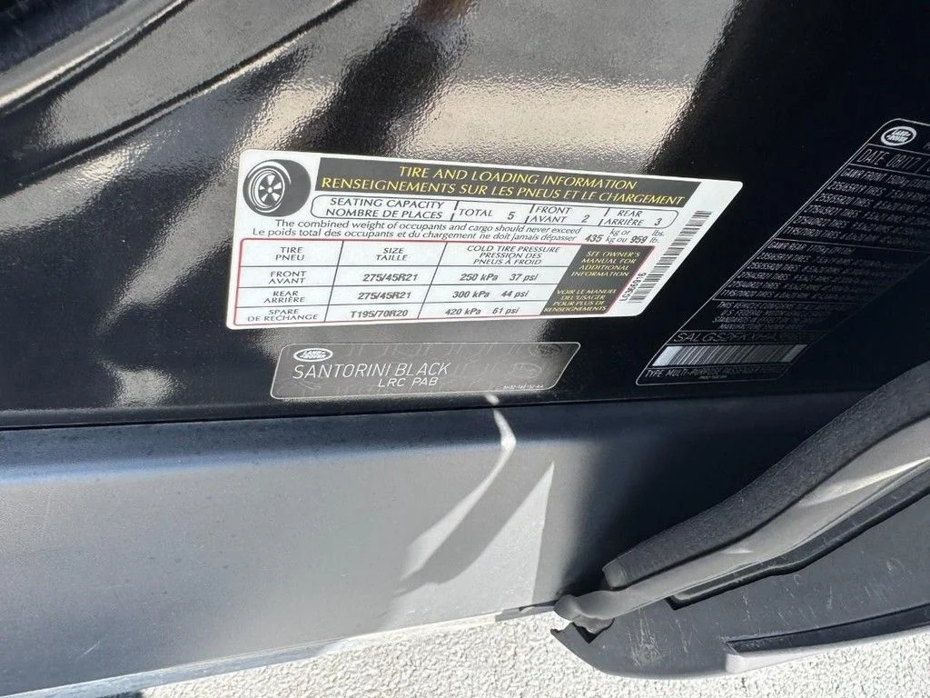 Used 2017 Santorini Black Land Rover HSE image 27