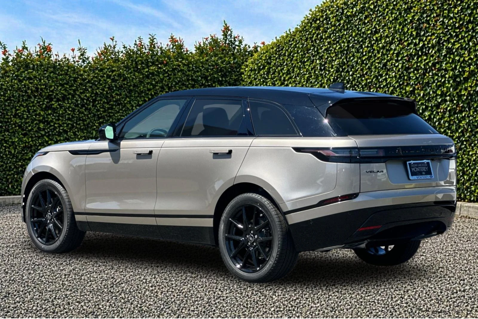 New 2026 Batumi Gold LAND ROVER Dynamic SE image 4