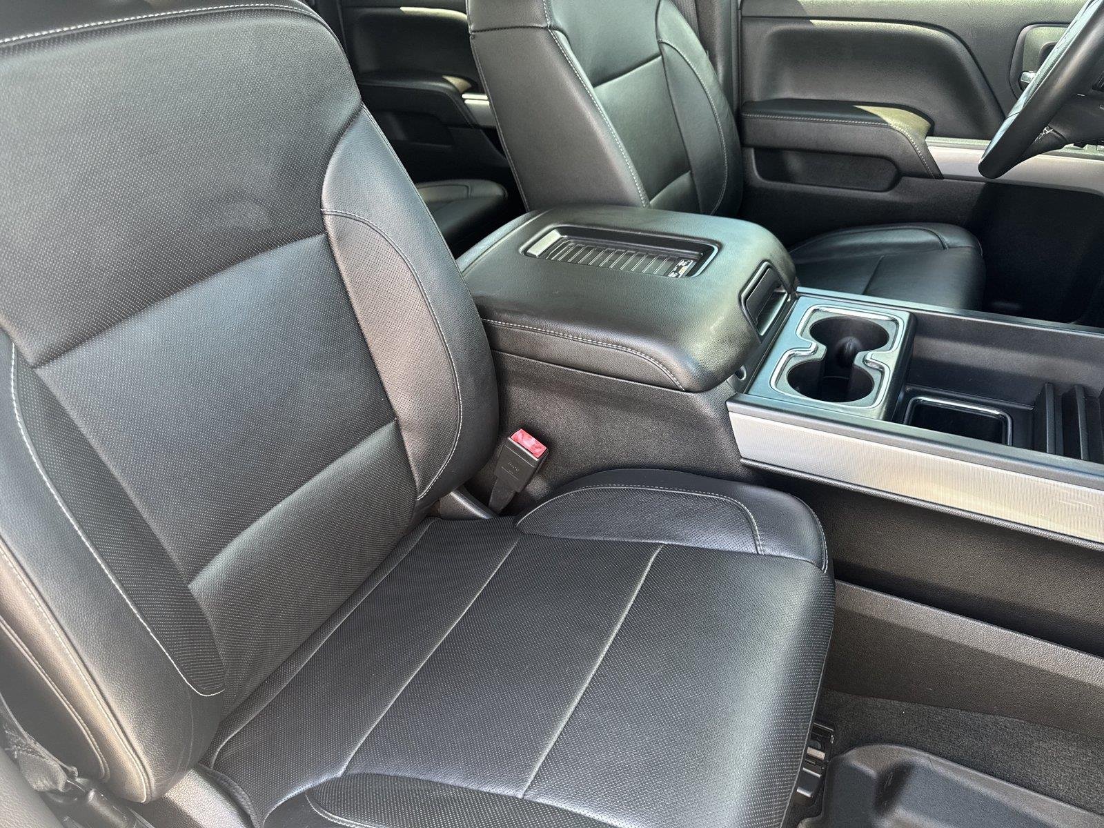 Used 2018 IRIDESCENT PEARL TRICOAT Chevrolet LTZ image 35