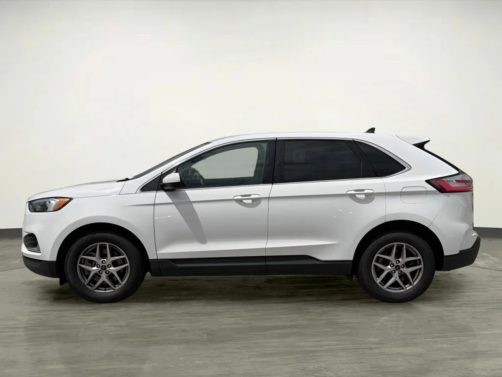 Used 2024 White Ford SEL image 3