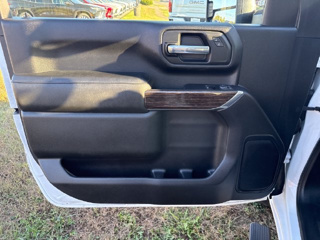 Used 2022 White GMC SLE image 12