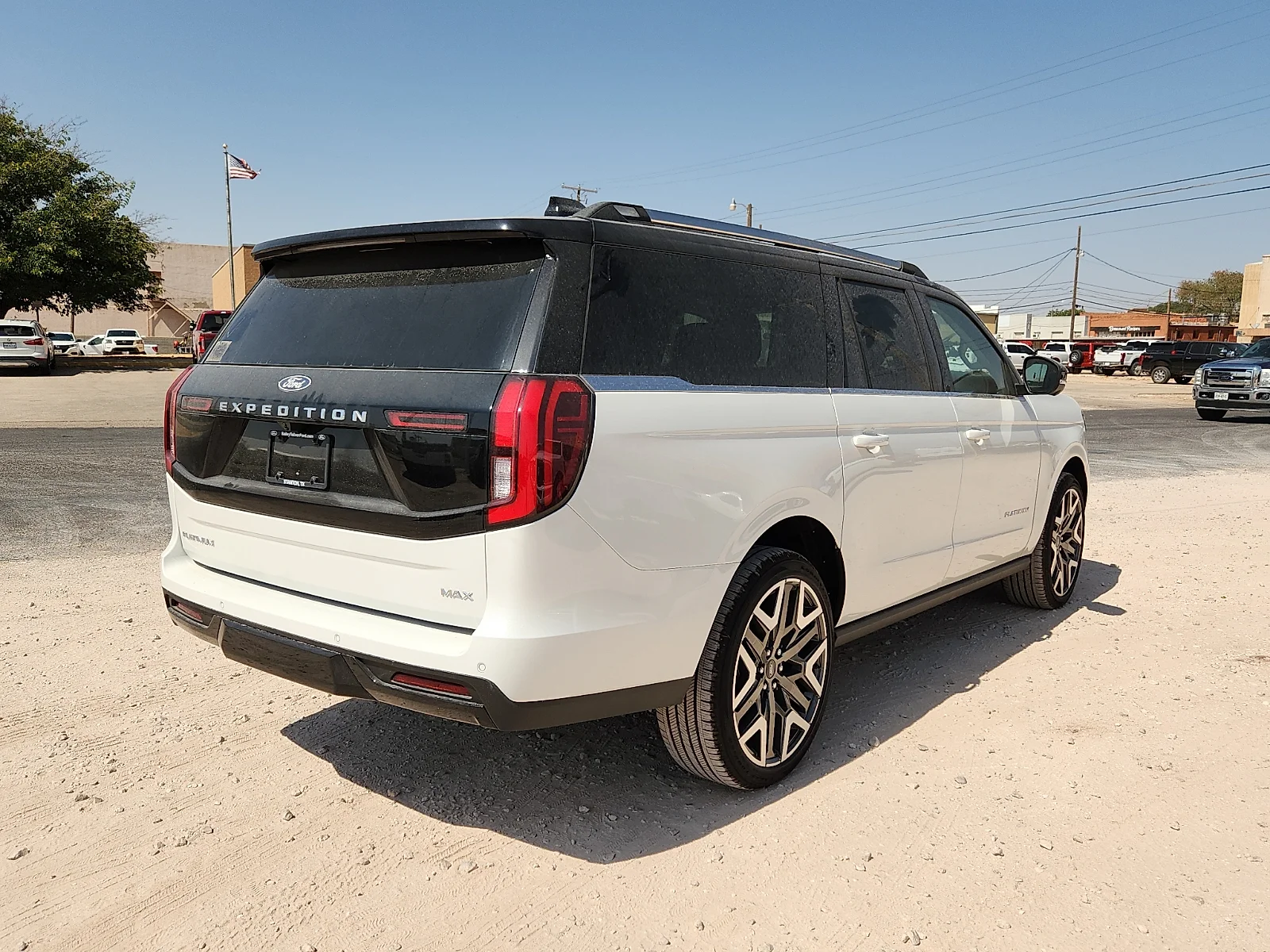 New 2027 Star White Metallic Tri-Coat Ford Platinum image 7