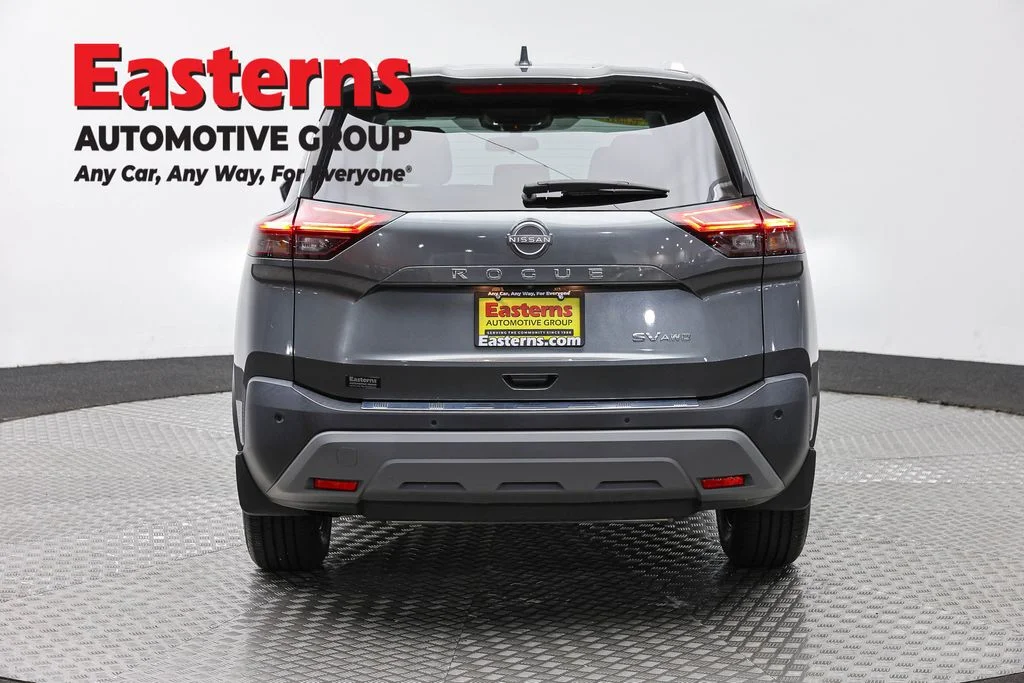 Used 2023 Gray Nissan SV image 6