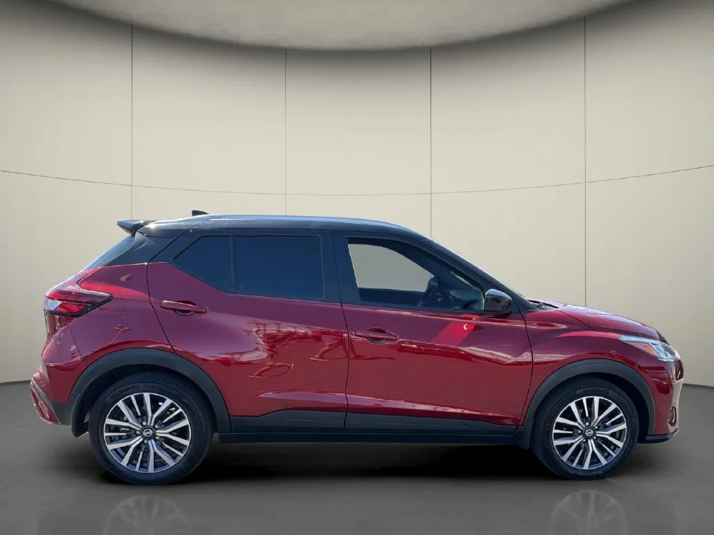 Used 2021 Red Nissan SV Xtronic CVT image 8