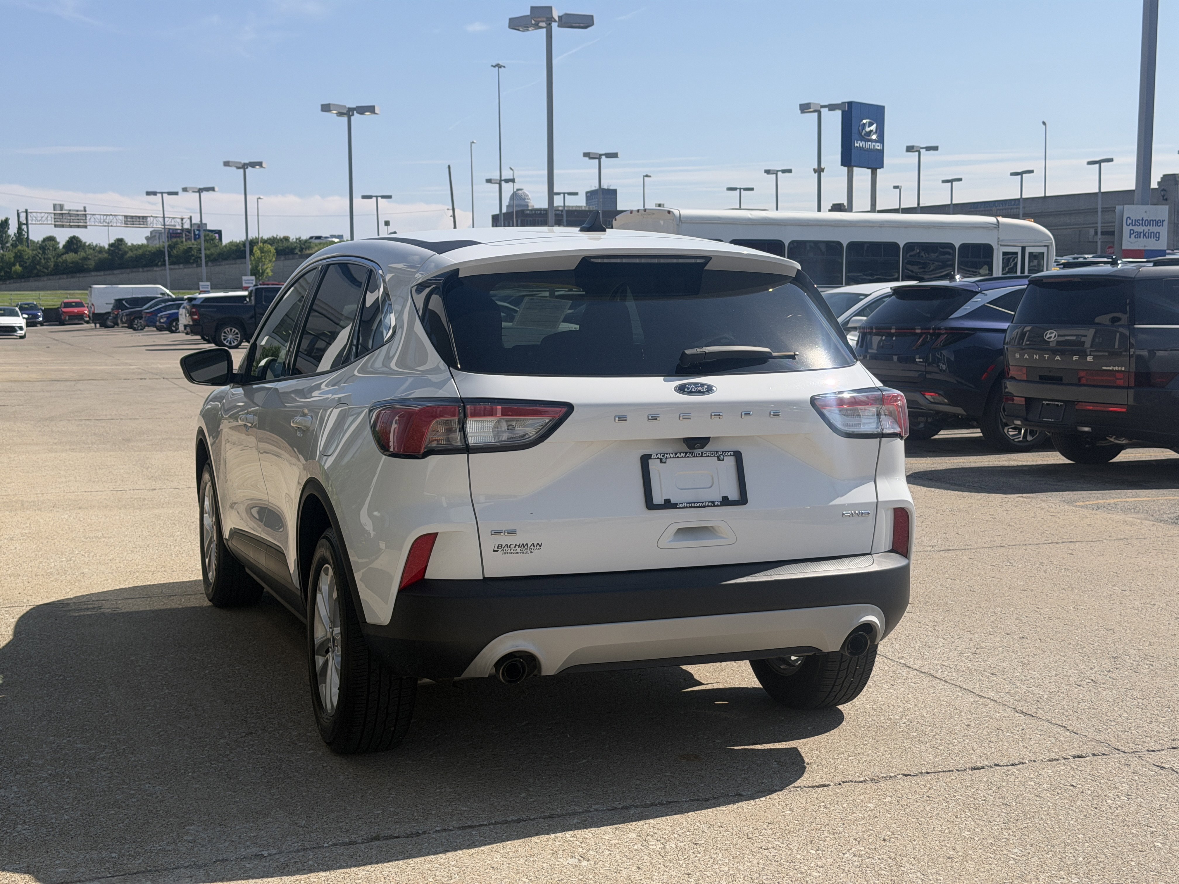 Used 2021 Oxford White Ford SE image 7